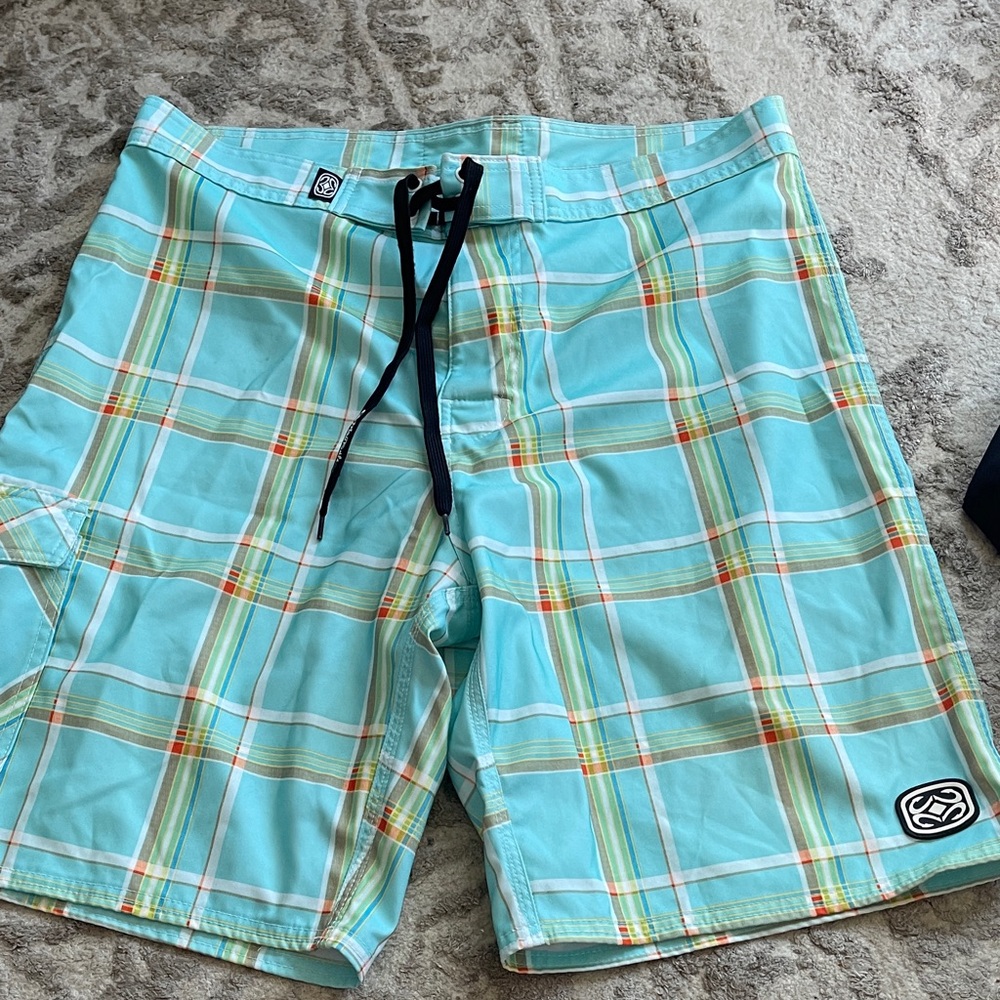 Maui Built Aqua Plaid Men's Board Shorts size 36
